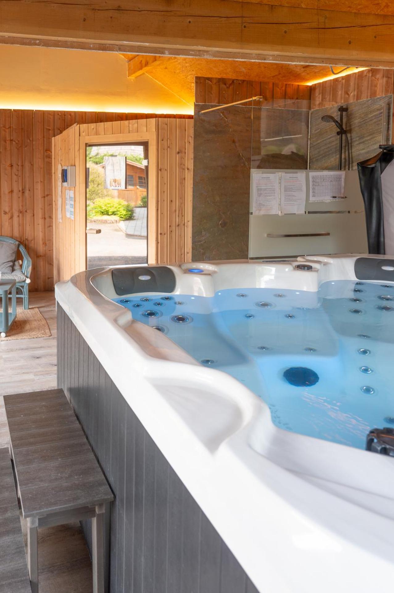 Chalet La Calougeotte, Jardin, Spa Et Sauna Prives Le Menil Bagian luar foto
